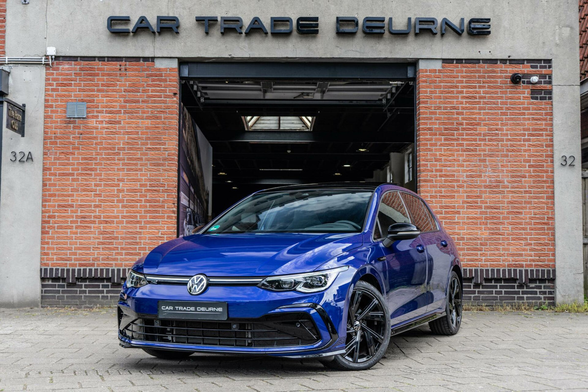 Volkswagen Golf 1.5 eTSI R-Line Pano / HUD / Camera Volkswagen Golf 1.5 eTSI R-Line Pano / HUD / Camera