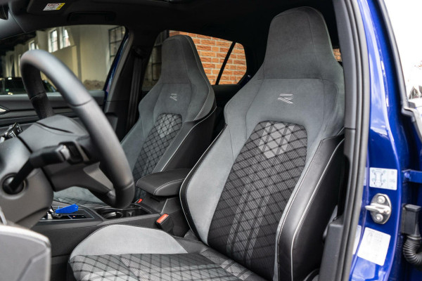 Volkswagen Golf 1.5 eTSI R-Line Pano / HUD / Camera