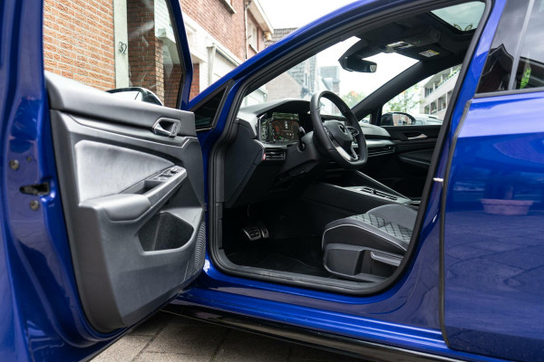 Volkswagen Golf 1.5 eTSI R-Line Pano / HUD / Camera