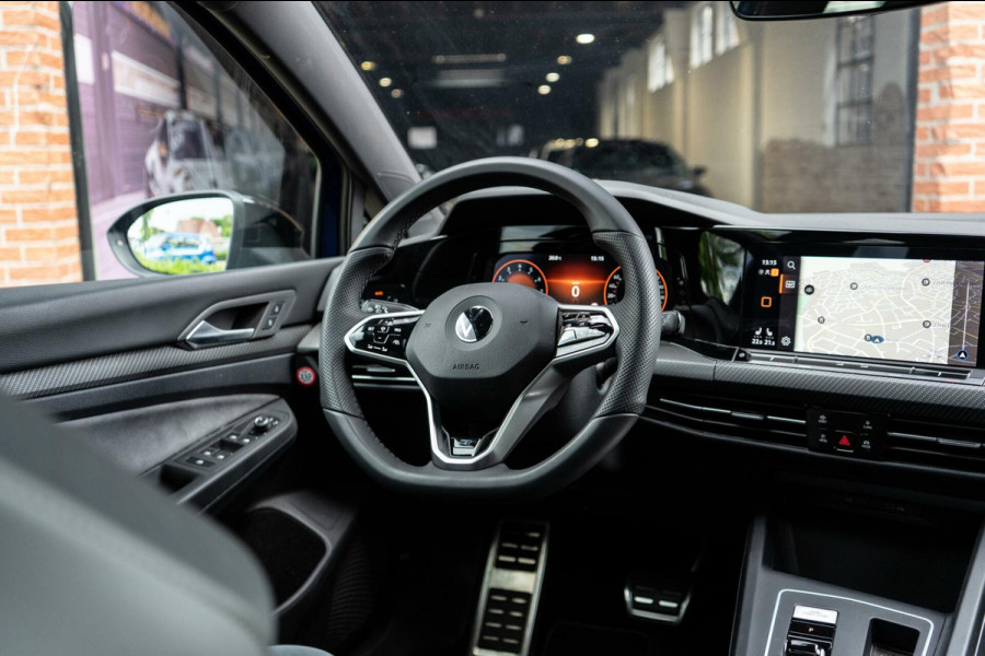 Volkswagen Golf 1.5 eTSI R-Line Pano / HUD / Camera