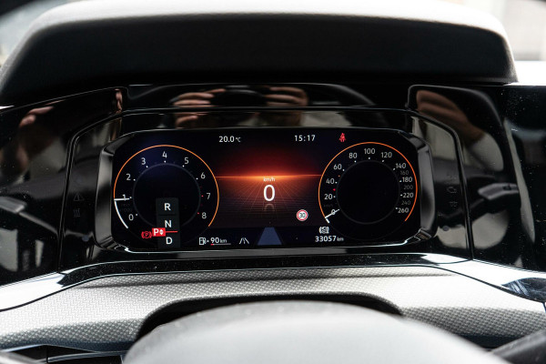 Volkswagen Golf 1.5 eTSI R-Line Pano / HUD / Camera