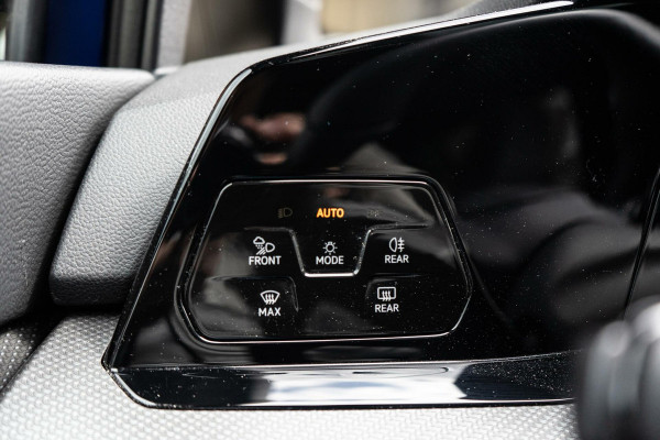 Volkswagen Golf 1.5 eTSI R-Line Pano / HUD / Camera