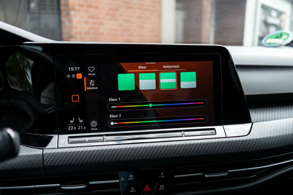 Volkswagen Golf 1.5 eTSI R-Line Pano / HUD / Camera