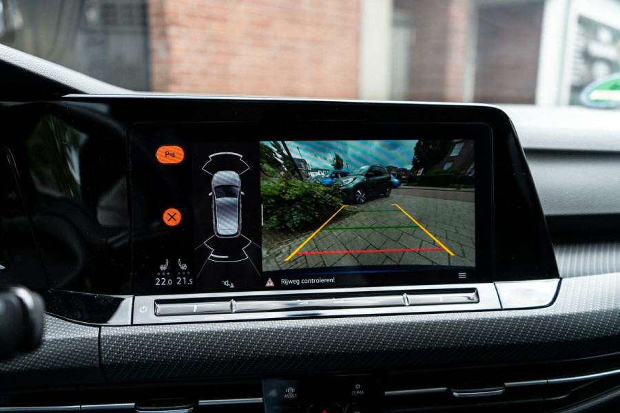 Volkswagen Golf 1.5 eTSI R-Line Pano / HUD / Camera