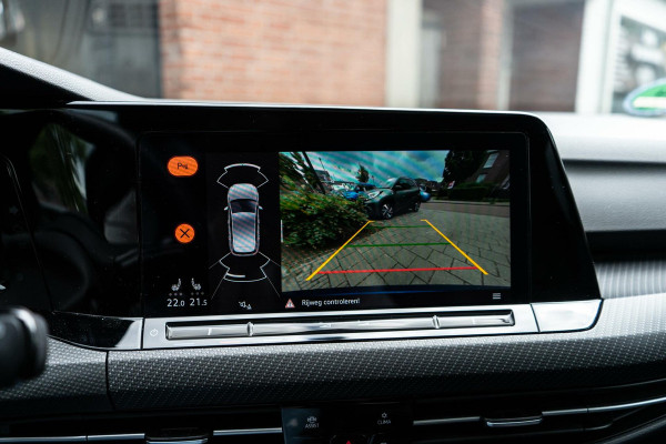 Volkswagen Golf 1.5 eTSI R-Line Pano / HUD / Camera