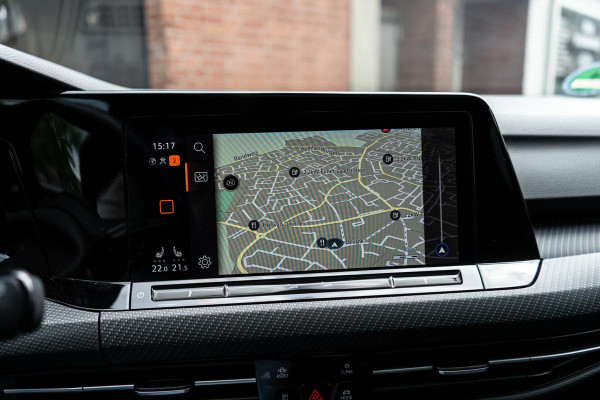 Volkswagen Golf 1.5 eTSI R-Line Pano / HUD / Camera