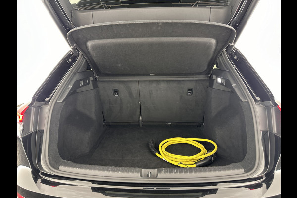 Audi Q4 e-tron 40 S edition 77 kWh S-Line-Sportpack [ 3-Fase ] (INCL-BTW) *HEAT-PUMP | LEATHER-FABRIC | MATRIX-LED | ADAPTIVE-CRUISE | AMBIENT-LIGHT | DIGI-COCKPIT | AUDI-SOUND | DAB+ | KEYLESS | SHIFT-PADDLES | CAMERA | HEATED-SPORTSEATS | 20''ALU*