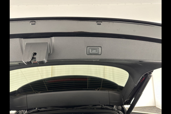 Audi Q4 e-tron 40 S edition 77 kWh S-Line-Sportpack [ 3-Fase ] (INCL-BTW) *HEAT-PUMP | LEATHER-FABRIC | MATRIX-LED | ADAPTIVE-CRUISE | AMBIENT-LIGHT | DIGI-COCKPIT | AUDI-SOUND | DAB+ | KEYLESS | SHIFT-PADDLES | CAMERA | HEATED-SPORTSEATS | 20''ALU*