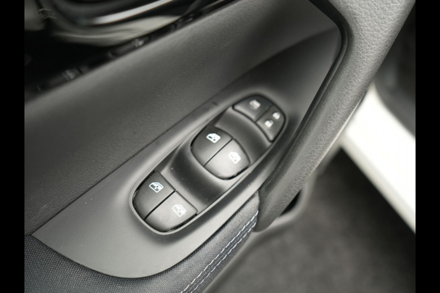 Nissan QASHQAI 1.3 DIG-T N-Connecta Automaat Dealer O.H. | Panodak | Sportstoelen Verwarmd | Apple Carplay | Navigatie | 360 Camera | Climate Control | DAB | Cruise Control |