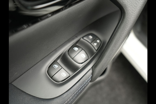 Nissan QASHQAI 1.3 DIG-T N-Connecta Automaat Dealer O.H. | Panodak | Sportstoelen Verwarmd | Apple Carplay | Navigatie | 360 Camera | Climate Control | DAB | Cruise Control |