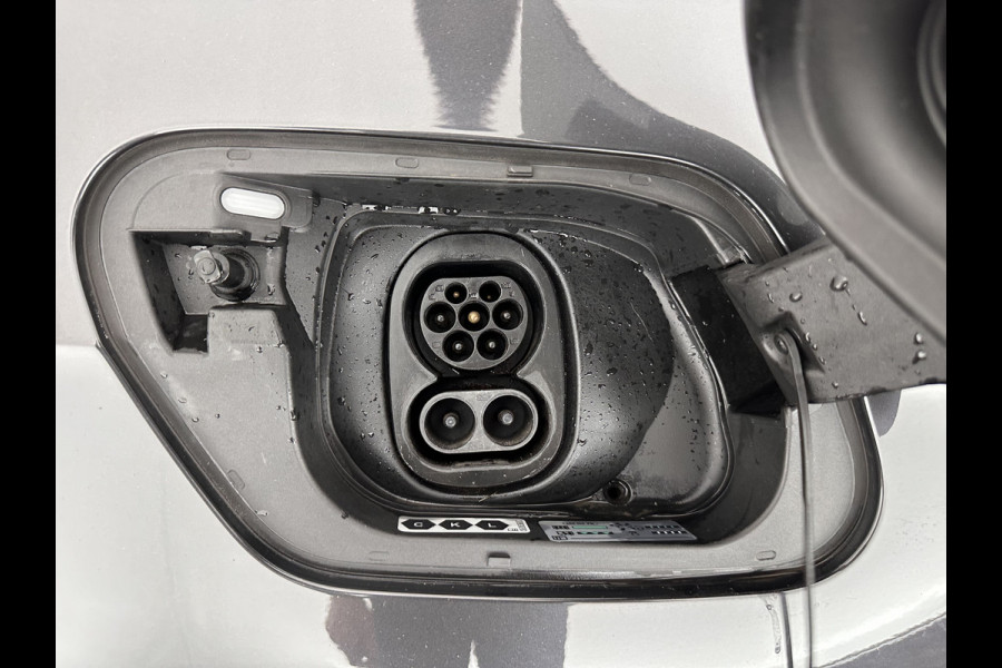 Volkswagen ID.3 First 58 kWh (INCL-BTW) *ADAPTIVE-CRUISE | FULL-LED | NAVI-FULLMAP | DIGI-COCKPIT | HEATED-COMFORT-SEATS | DAB+ | AMBIENT-LIGHT | MICROFIBRE | ECC | IQ-DRIVE | PDC | 18''ALU *