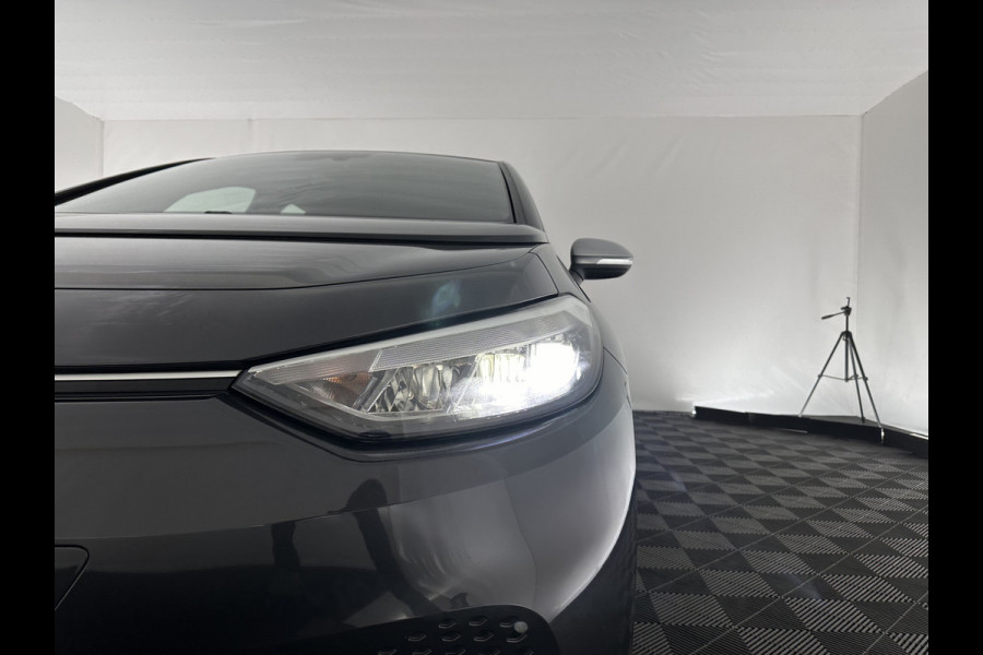 Volkswagen ID.3 First 58 kWh (INCL-BTW) *ADAPTIVE-CRUISE | FULL-LED | NAVI-FULLMAP | DIGI-COCKPIT | HEATED-COMFORT-SEATS | DAB+ | AMBIENT-LIGHT | MICROFIBRE | ECC | IQ-DRIVE | PDC | 18''ALU *