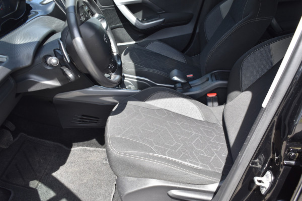 Peugeot 2008 1.2 PureTech Active Automaat / Clima / Trekhaak / Parkeersensoren / Cruise control / 16" LM