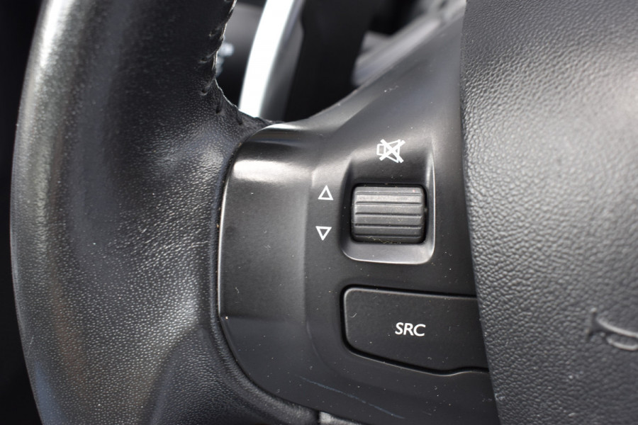 Peugeot 2008 1.2 PureTech Active Automaat / Clima / Trekhaak / Parkeersensoren / Cruise control / 16" LM