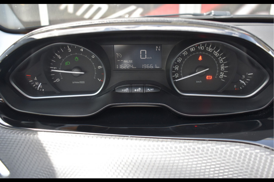 Peugeot 2008 1.2 PureTech Active Automaat / Clima / Trekhaak / Parkeersensoren / Cruise control / 16" LM