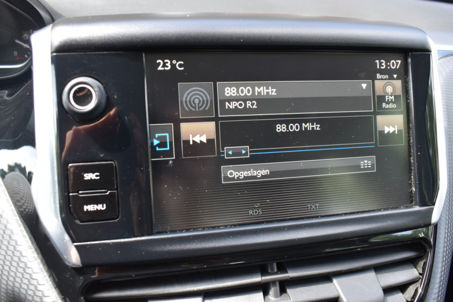Peugeot 2008 1.2 PureTech Active Automaat / Clima / Trekhaak / Parkeersensoren / Cruise control / 16" LM