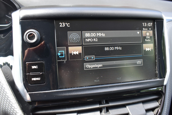 Peugeot 2008 1.2 PureTech Active Automaat / Clima / Trekhaak / Parkeersensoren / Cruise control / 16" LM