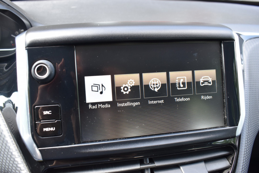 Peugeot 2008 1.2 PureTech Active Automaat / Clima / Trekhaak / Parkeersensoren / Cruise control / 16" LM