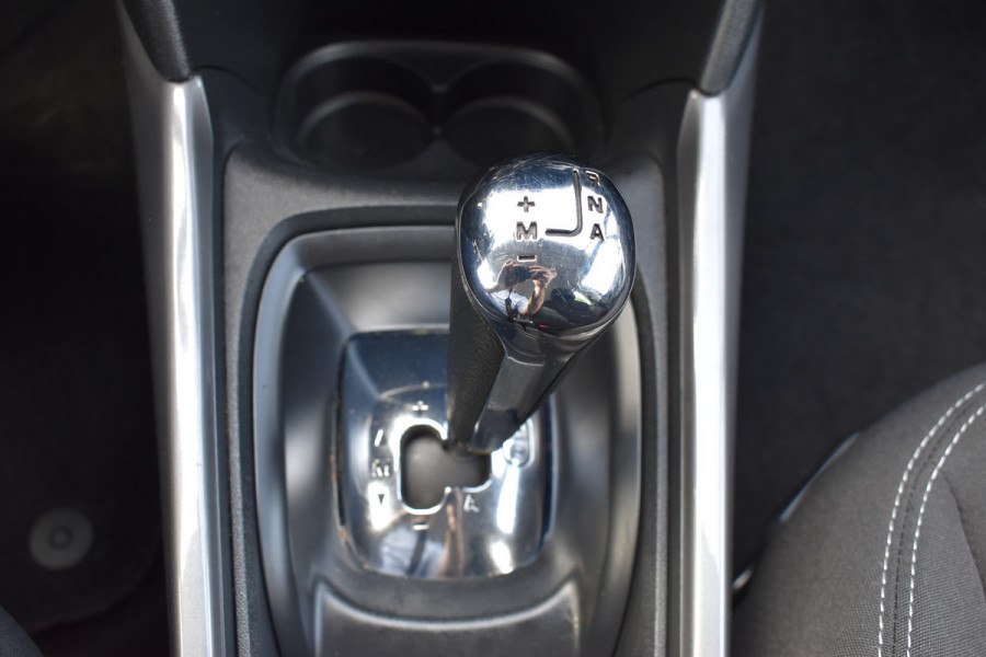 Peugeot 2008 1.2 PureTech Active Automaat / Clima / Trekhaak / Parkeersensoren / Cruise control / 16" LM