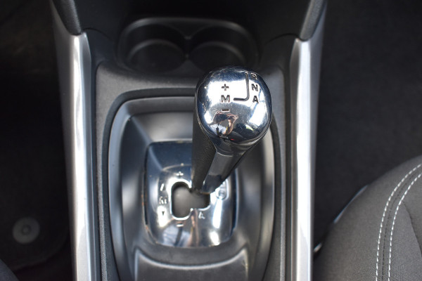 Peugeot 2008 1.2 PureTech Active Automaat / Clima / Trekhaak / Parkeersensoren / Cruise control / 16" LM