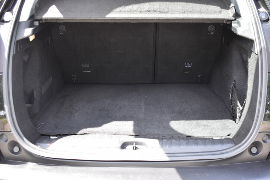 Peugeot 2008 1.2 PureTech Active Automaat / Clima / Trekhaak / Parkeersensoren / Cruise control / 16" LM