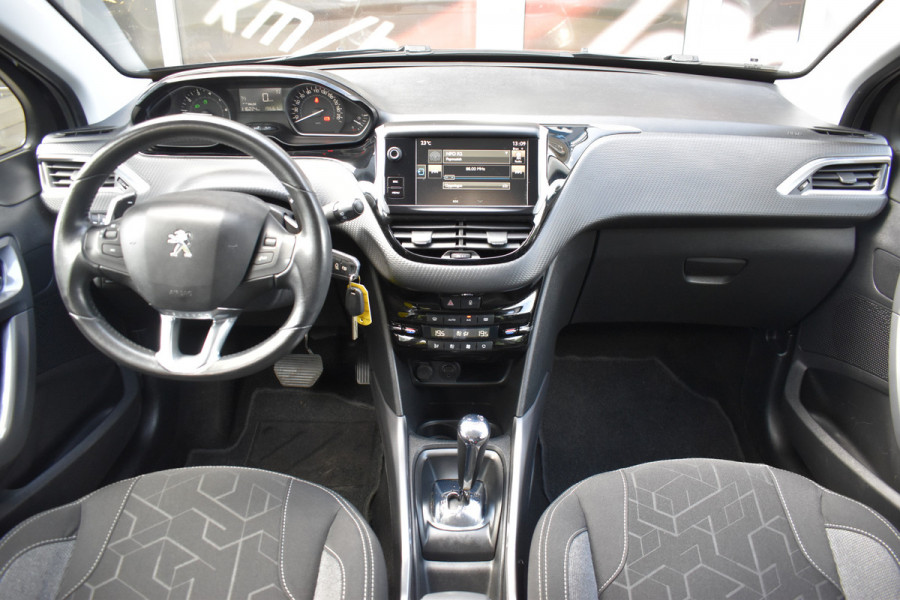 Peugeot 2008 1.2 PureTech Active Automaat / Clima / Trekhaak / Parkeersensoren / Cruise control / 16" LM
