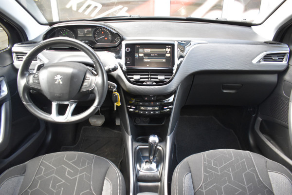Peugeot 2008 1.2 PureTech Active Automaat / Clima / Trekhaak / Parkeersensoren / Cruise control / 16" LM
