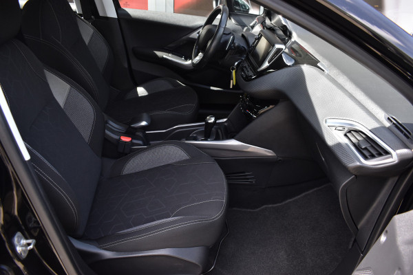 Peugeot 2008 1.2 PureTech Active Automaat / Clima / Trekhaak / Parkeersensoren / Cruise control / 16" LM