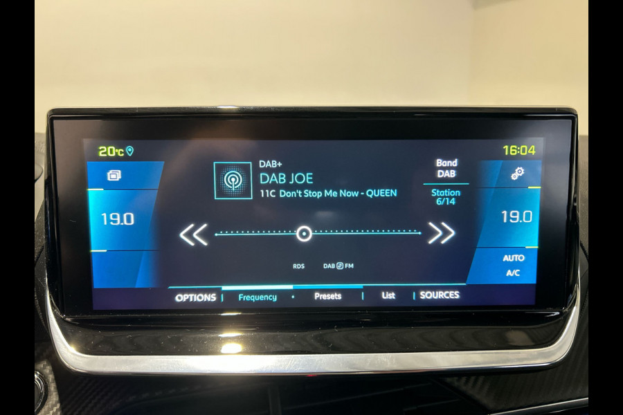 Peugeot e-208 EV GT Pack 50 kWh | Zwart dak | 100 % dealeronderhouden | Soh (batterijcheck) 91,06 %