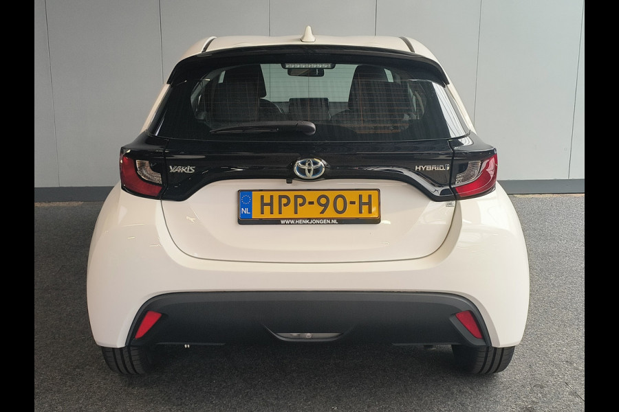 Toyota Yaris 1.5 Hybrid Active uit 2022 Rijklaar + 12 maanden Bovag-garantie Henk Jongen Auto's in Helmond,  al 50 jaar service zoals 't hoort!