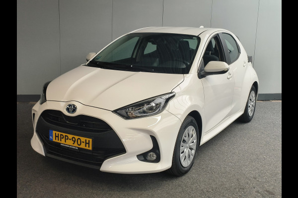Toyota Yaris 1.5 Hybrid Active uit 2022 Rijklaar + 12 maanden Bovag-garantie Henk Jongen Auto's in Helmond,  al 50 jaar service zoals 't hoort!