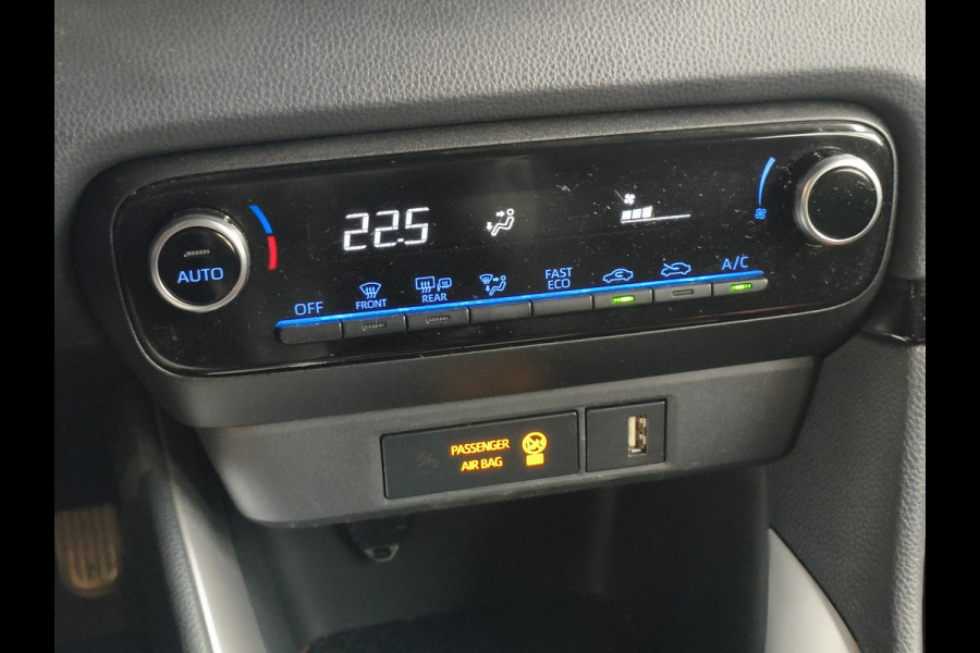 Toyota Yaris 1.5 Hybrid Active uit 2022 Rijklaar + 12 maanden Bovag-garantie Henk Jongen Auto's in Helmond,  al 50 jaar service zoals 't hoort!