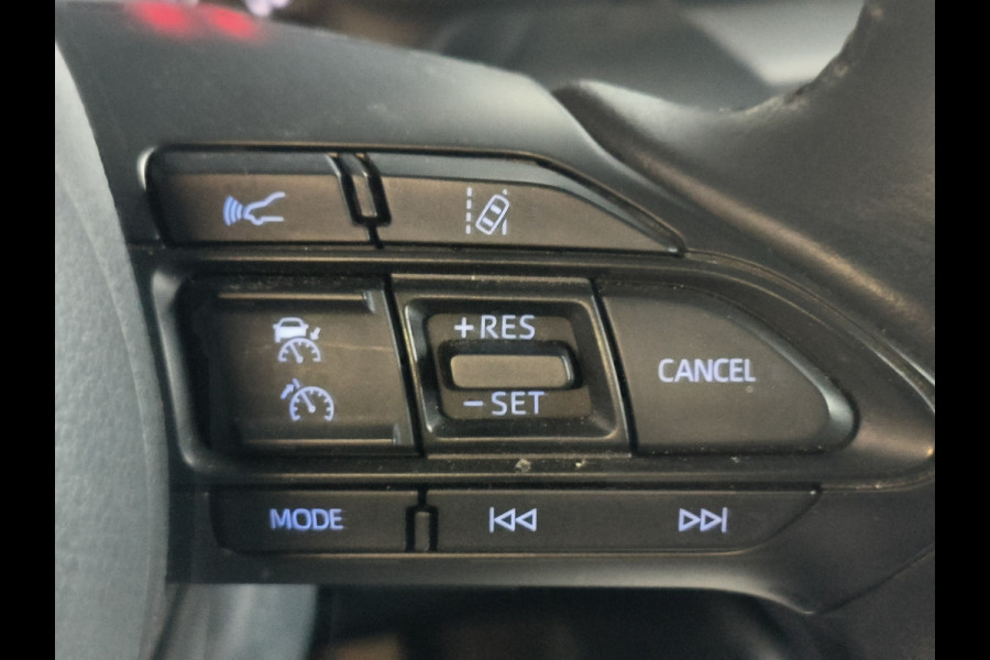 Toyota Yaris 1.5 Hybrid Active uit 2022 Rijklaar + 12 maanden Bovag-garantie Henk Jongen Auto's in Helmond,  al 50 jaar service zoals 't hoort!