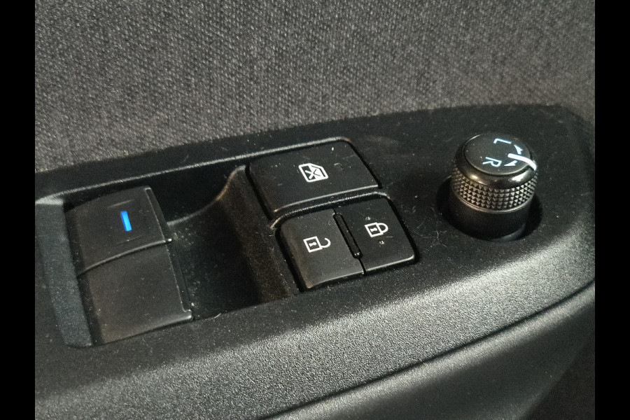 Toyota Yaris 1.5 Hybrid Active uit 2022 Rijklaar + 12 maanden Bovag-garantie Henk Jongen Auto's in Helmond,  al 50 jaar service zoals 't hoort!