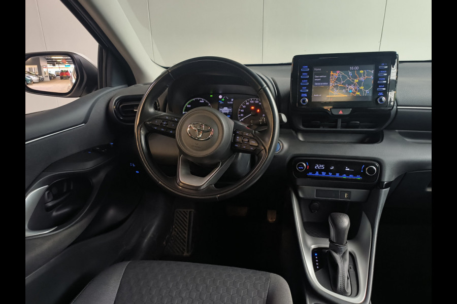 Toyota Yaris 1.5 Hybrid Active uit 2022 Rijklaar + 12 maanden Bovag-garantie Henk Jongen Auto's in Helmond,  al 50 jaar service zoals 't hoort!