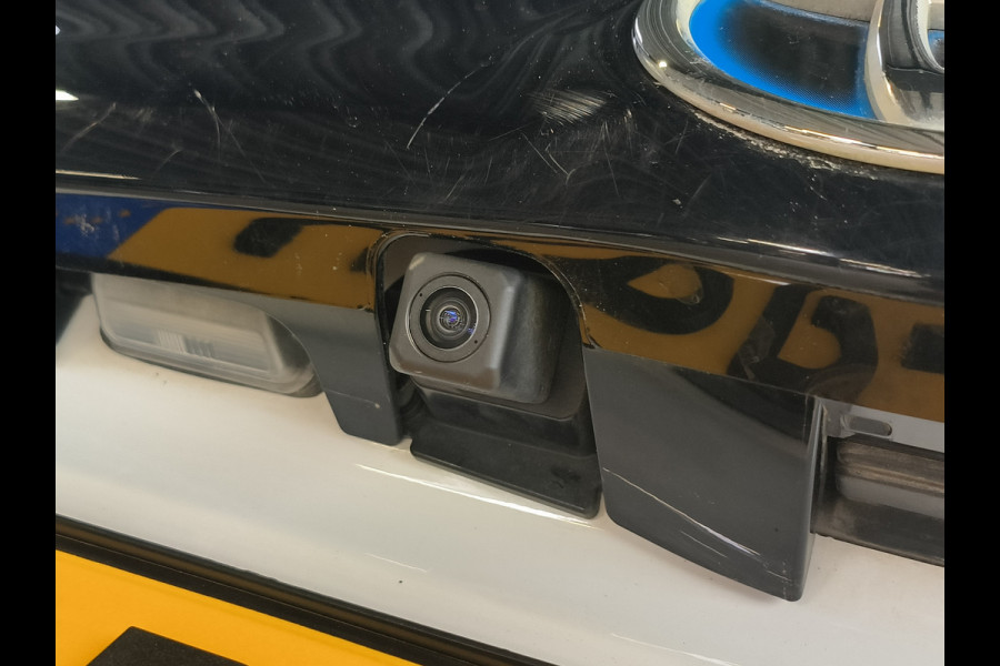 Toyota Yaris 1.5 Hybrid Active uit 2022 Rijklaar + 12 maanden Bovag-garantie Henk Jongen Auto's in Helmond,  al 50 jaar service zoals 't hoort!