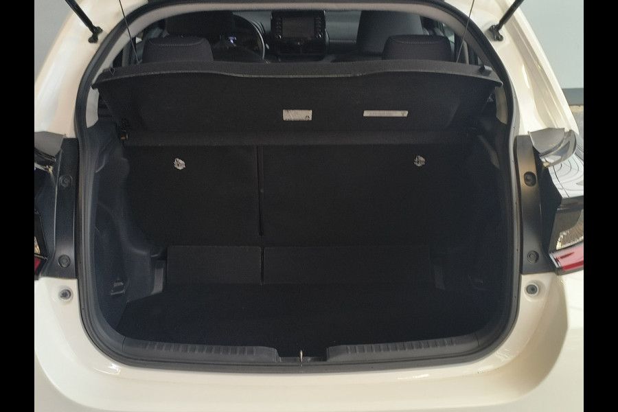 Toyota Yaris 1.5 Hybrid Active uit 2022 Rijklaar + 12 maanden Bovag-garantie Henk Jongen Auto's in Helmond,  al 50 jaar service zoals 't hoort!