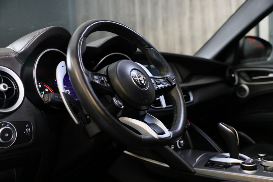 Alfa Romeo Stelvio 2.0 T AWD 6C Villa d'Este / Acc / Lane Assist / HK / Dode Hoek / Camera / Open Panoramadak / Led / Pdc / 20 Inc