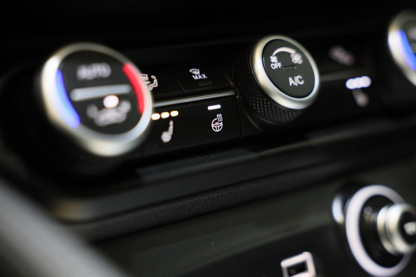 Alfa Romeo Stelvio 2.0 T AWD 6C Villa d'Este / Acc / Lane Assist / HK / Dode Hoek / Camera / Open Panoramadak / Led / Pdc / 20 Inc