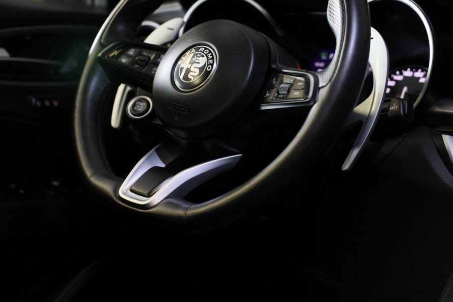 Alfa Romeo Stelvio 2.0 T AWD 6C Villa d'Este / Acc / Lane Assist / HK / Dode Hoek / Camera / Open Panoramadak / Led / Pdc / 20 Inc