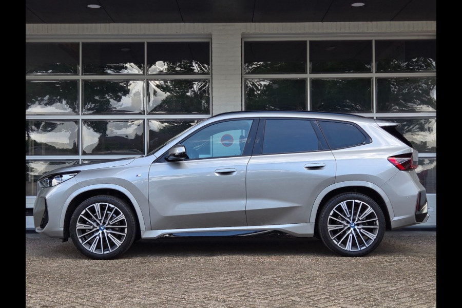 BMW iX1 XDRIVE30 LAUNCH ED. I M PAKKET I 20 INCH I PANORAMA I HARMAN & KARDON