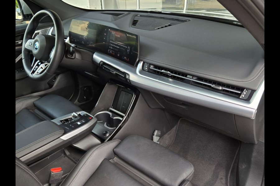 BMW iX1 XDRIVE30 LAUNCH ED. I M PAKKET I 20 INCH I PANORAMA I HARMAN & KARDON