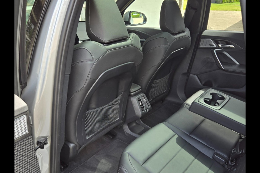 BMW iX1 XDRIVE30 LAUNCH ED. I M PAKKET I 20 INCH I PANORAMA I HARMAN & KARDON