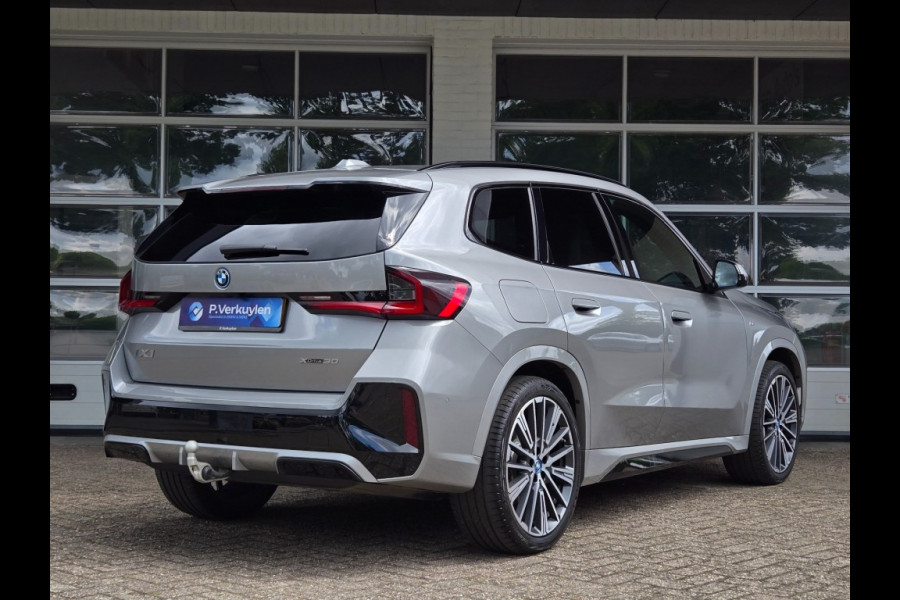 BMW iX1 XDRIVE30 LAUNCH ED. I M PAKKET I 20 INCH I PANORAMA I HARMAN & KARDON