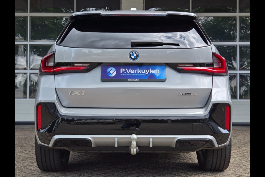 BMW iX1 XDRIVE30 LAUNCH ED. I M PAKKET I 20 INCH I PANORAMA I HARMAN & KARDON