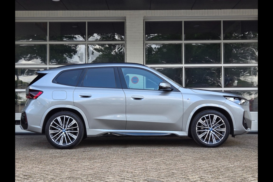 BMW iX1 XDRIVE30 LAUNCH ED. I M PAKKET I 20 INCH I PANORAMA I HARMAN & KARDON