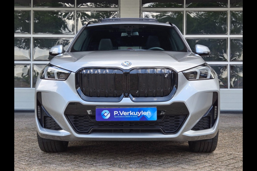BMW iX1 XDRIVE30 LAUNCH ED. I M PAKKET I 20 INCH I PANORAMA I HARMAN & KARDON