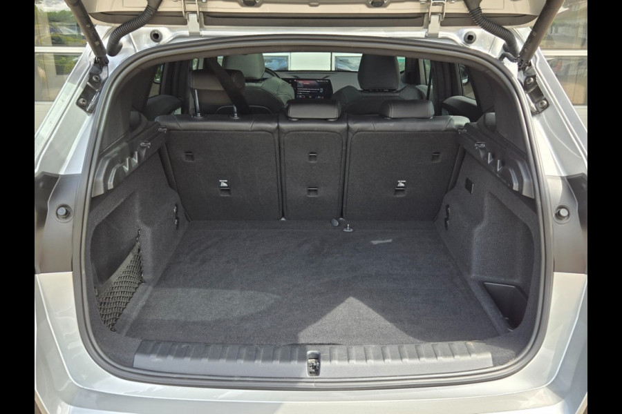 BMW iX1 XDRIVE30 LAUNCH ED. I M PAKKET I 20 INCH I PANORAMA I HARMAN & KARDON