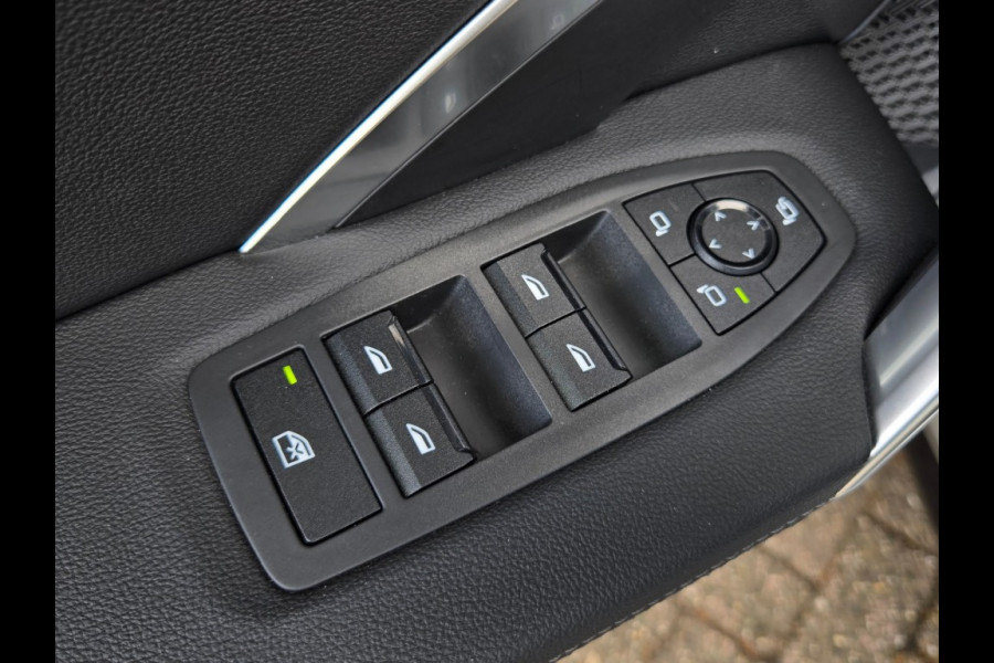 BMW iX1 XDRIVE30 LAUNCH ED. I M PAKKET I 20 INCH I PANORAMA I HARMAN & KARDON