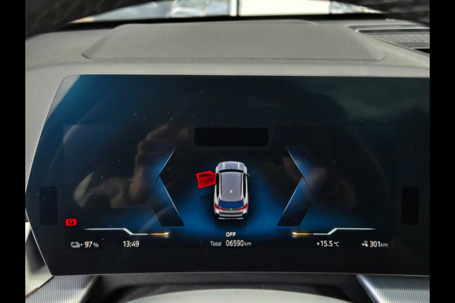 BMW iX1 XDRIVE30 LAUNCH ED. I M PAKKET I 20 INCH I PANORAMA I HARMAN & KARDON